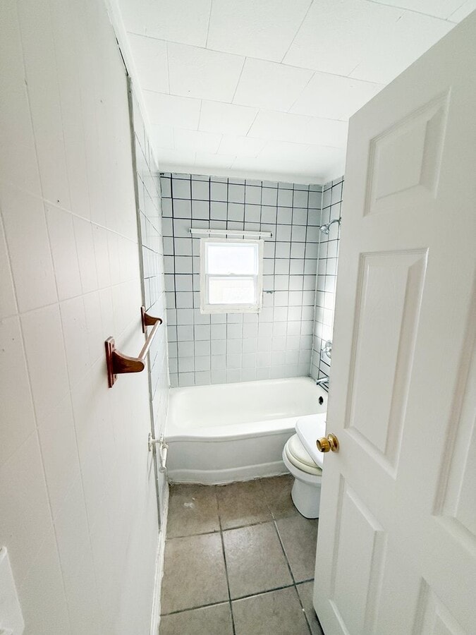 Photo - 2 Bed/1 Bath - Beautiful Hardwood Floors!