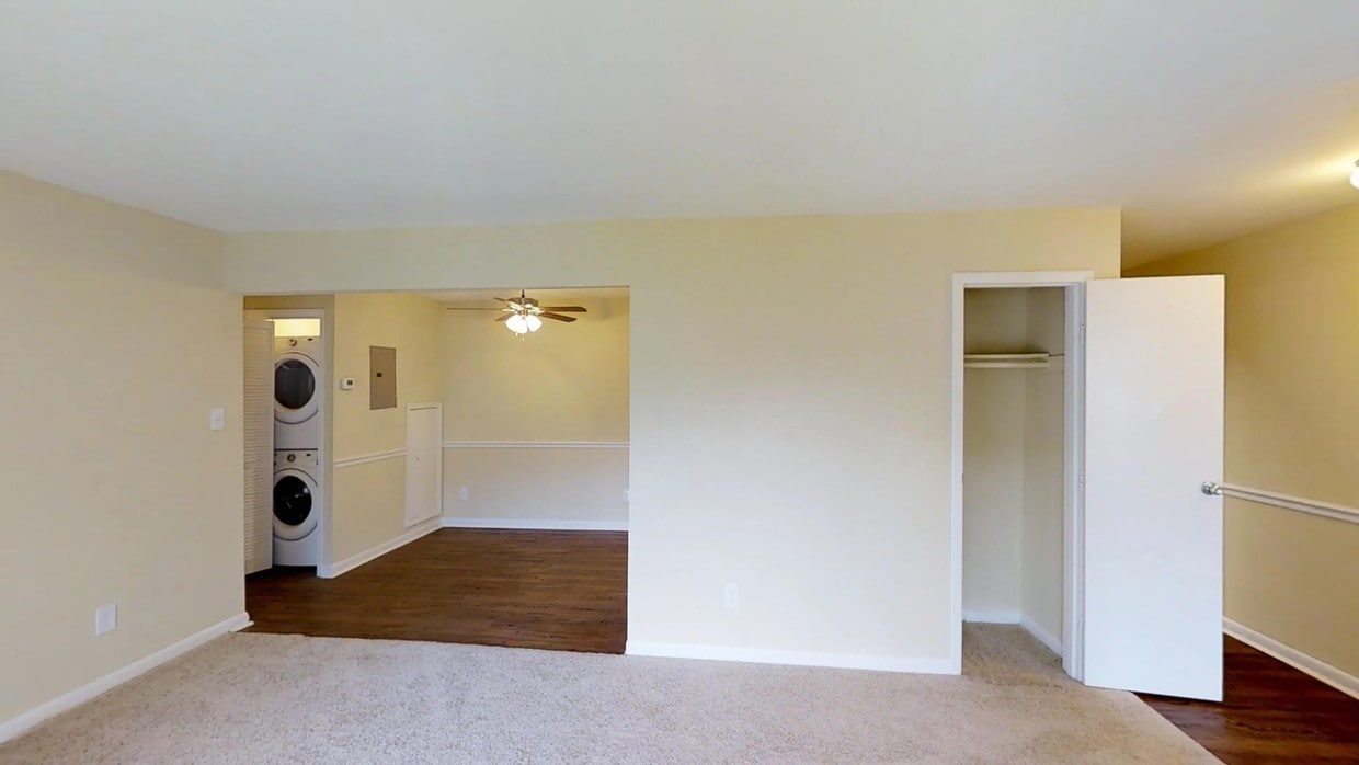 Photo - PineGate - Students save up to 10%! Apartments