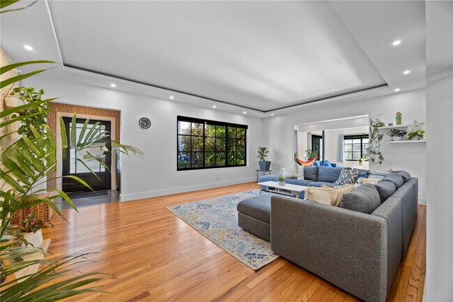 Photo - 351 NE 98th St