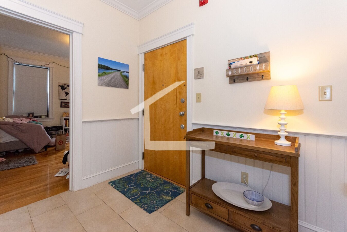 Photo - What kind-of apartment has a London Potter exc...