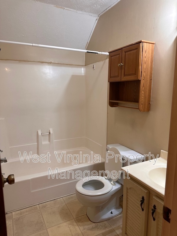 Photo - 184 Wyndale Dr Unit Apt 11