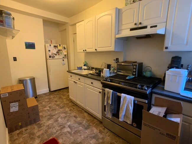 Building Photo - 301 Allston St Unit 2 Rental
