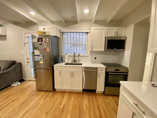 Photo - 15 Bond St Unit 1