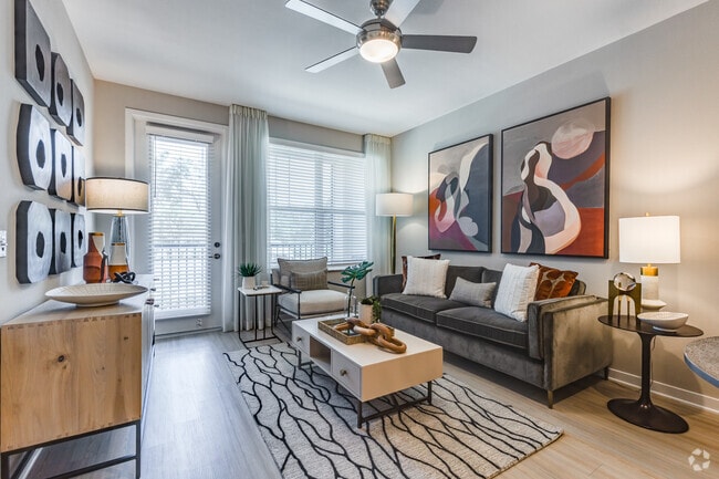 1 BR, 1 BA - 795SF