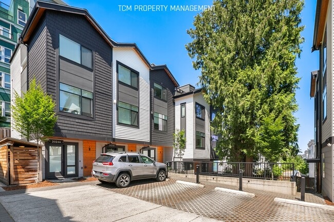 Building Photo - 2024E NE 85th St Unit C