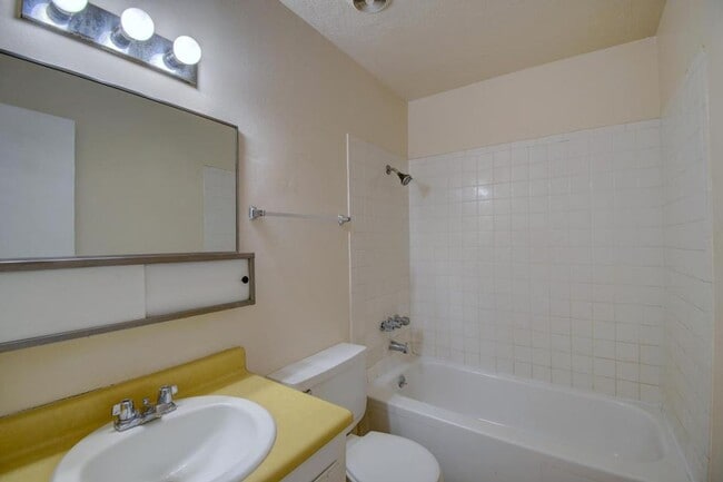 1816 Mary Ellen St NE Unit B