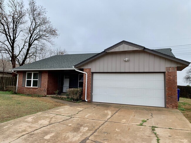 Photo - 310 Wewoka Dr House