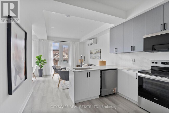 Photo - 589 Oakwood Ave