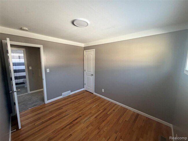 Photo - 7970 Campbell St