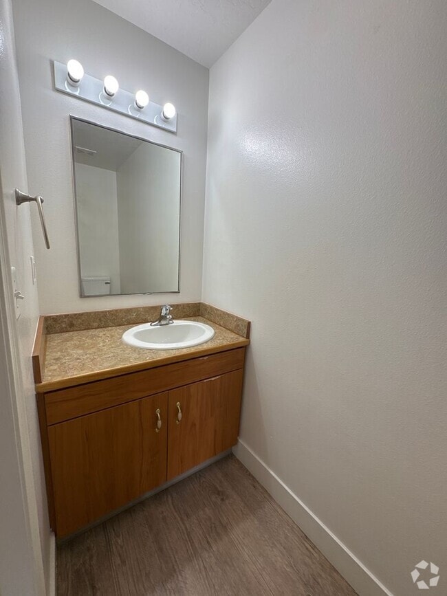 Building Photo - Shadow Rock Villas- J Unit J Rental