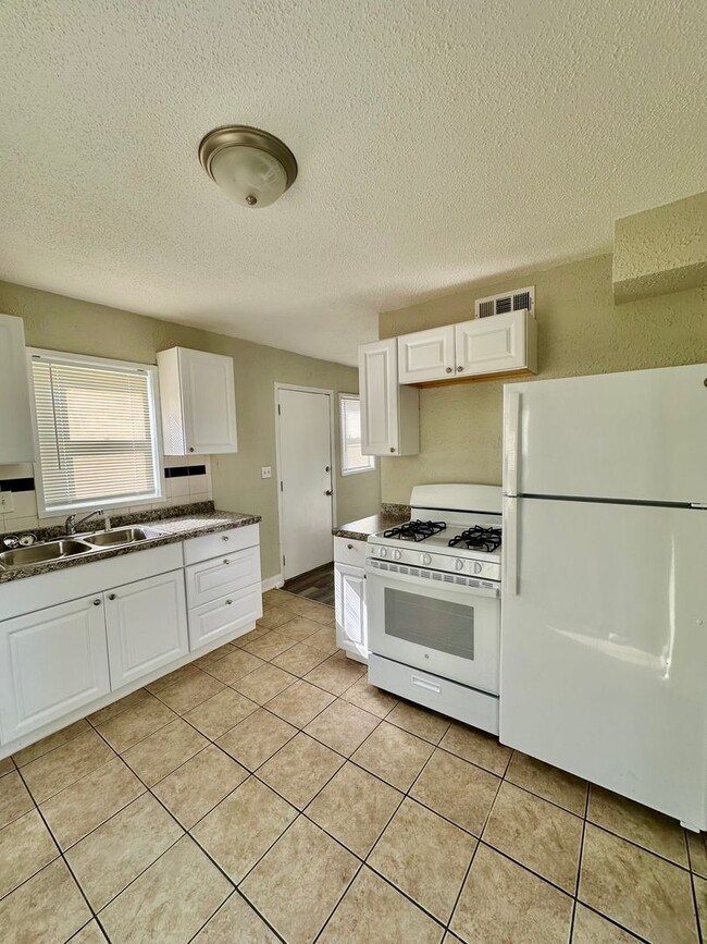 Photo - Cozy 2 Bedroom/1Bathroom Duplex For Rent ***Center School District***