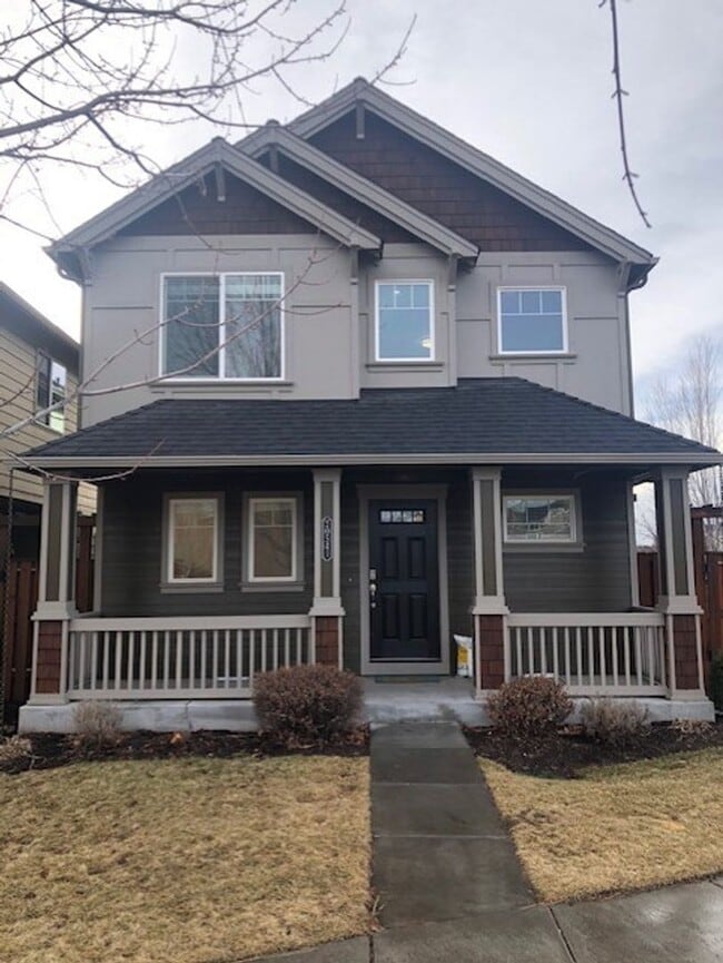 Gorgeous 4 Bedroom Home in Sun Meadow - Gorgeous 4 Bedroom Home in Sun Meadow
