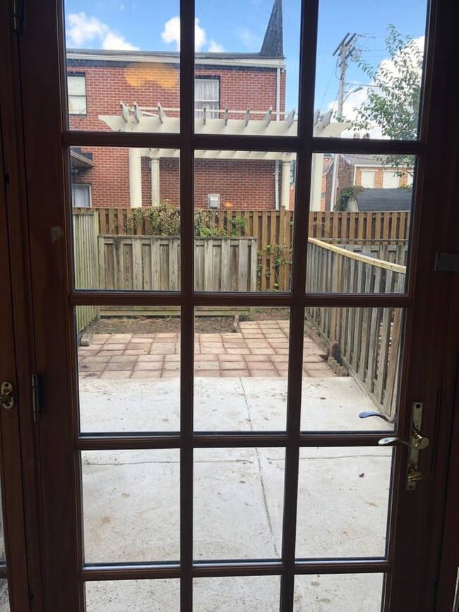 Patio trasero - 646 W Conway St