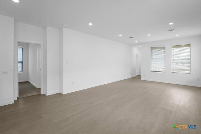 Photo - 247 Flathead