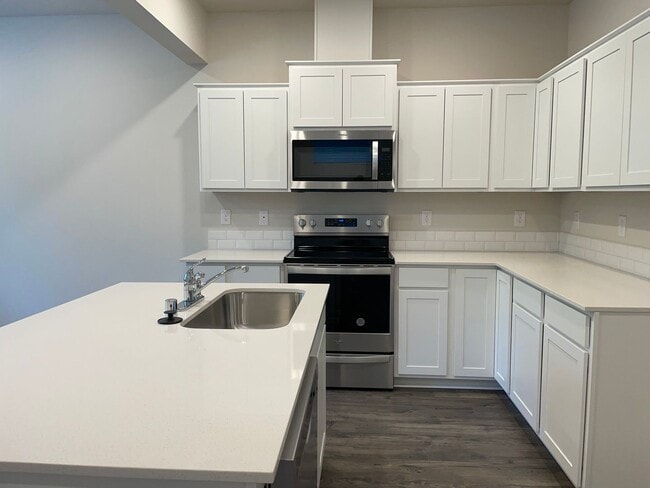Photo - BEAUTIFUL 3 Bed 2.5 Bath Home in Vancouver! Stainless Steel Appliances!