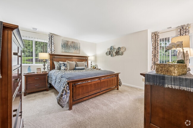 2BR, 1BA - 879SF - Primary Bedroom