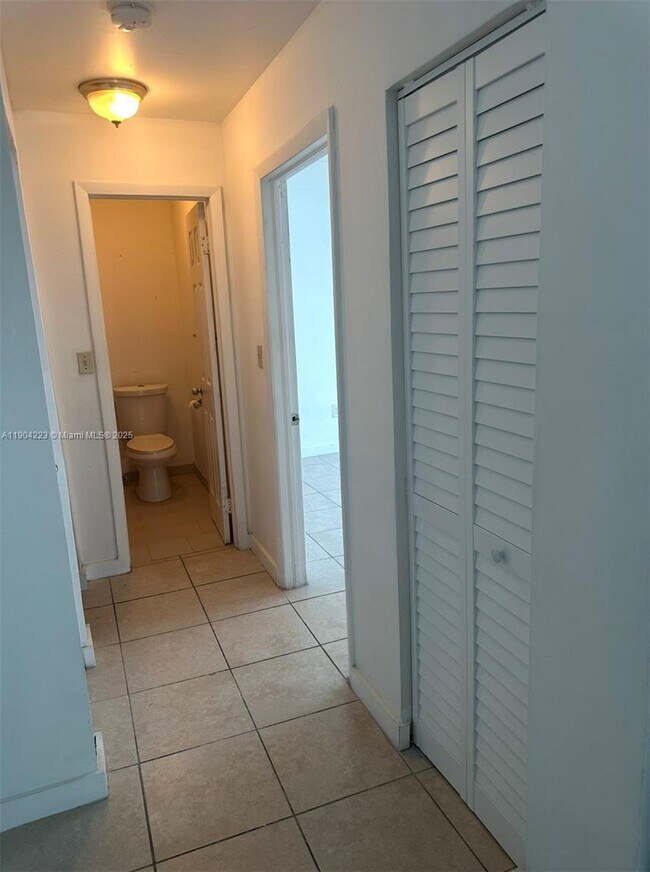 Photo - 985 SW 5th St Unit 4