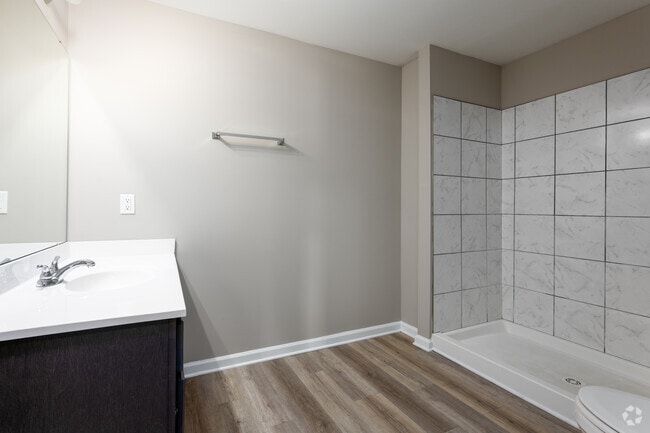 1BR, 1BA - 1,085SF - Bathroom