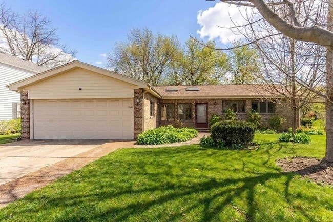 Building Photo - 2450 Chas Dr