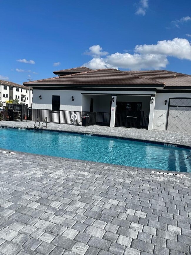 Building Photo - 15540 SW 136th St Rental