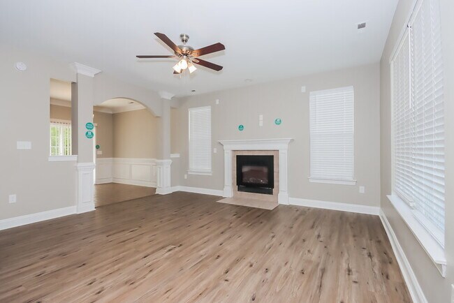 Photo - 4841 Samuel Richard St