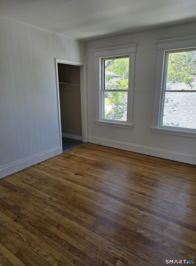 Photo - 985 Huntington Rd