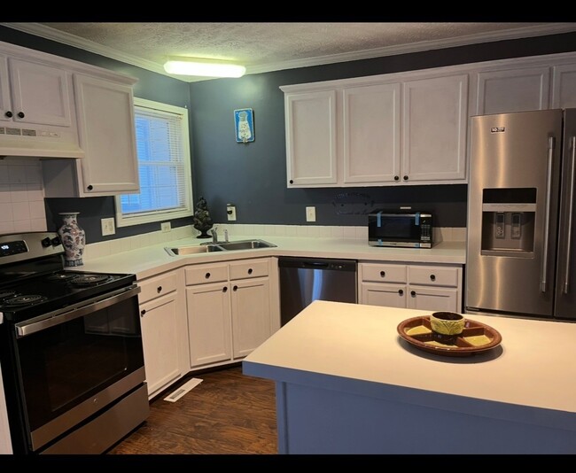 Photo - 484 Wichert Ln