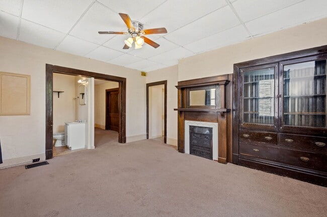 Building Photo - 133 Glenmore Ave Unit 1st Floor Rental