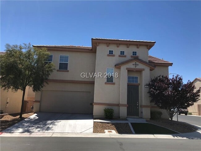 Building Photo - 3 BEDROOM HOME IN GATED COMMUNITY WITH COM...