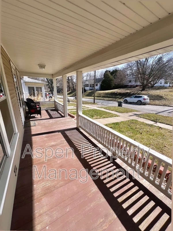 Photo - 230 Lewis St