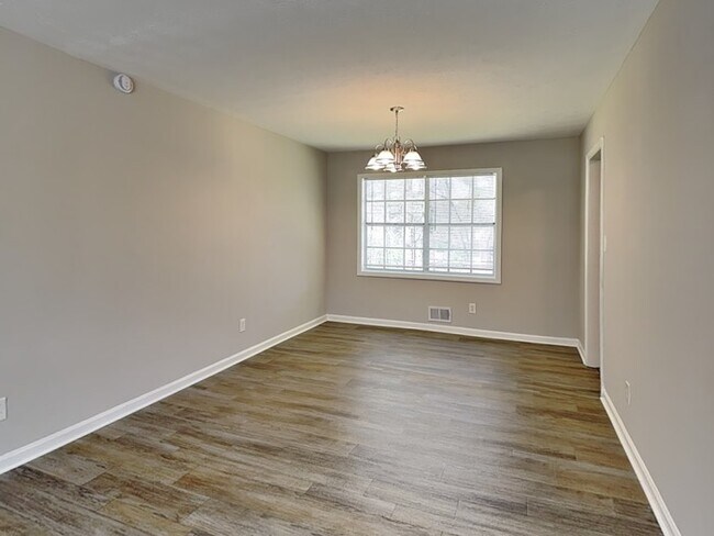 Photo - 2252-2257 7 Oaks Cir