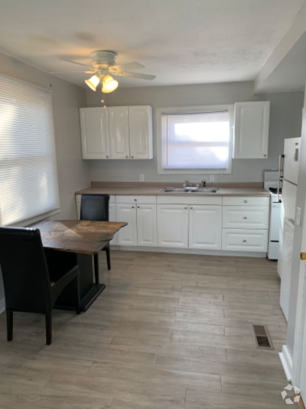 Building Photo - 360 Locust St Rental