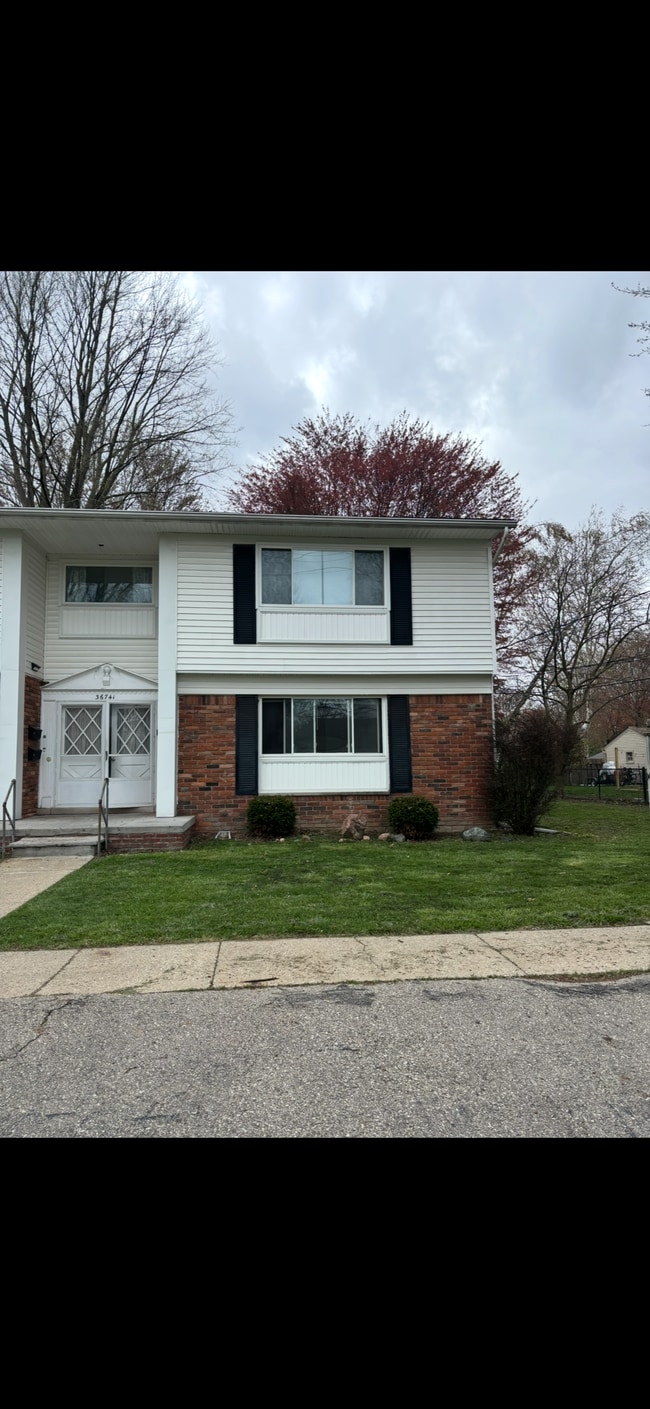 Photo - 36741 Hathaway St