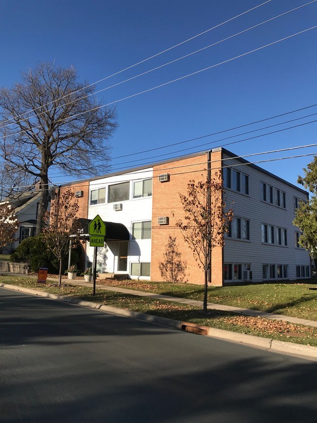 Photo - 725 Wayzata Blvd E Unit 7