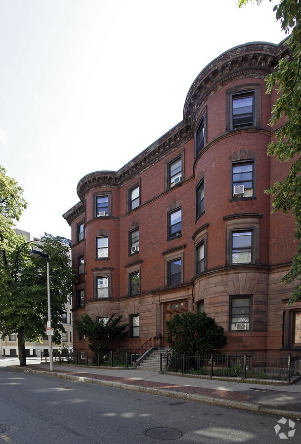 Photo - 114-120 Hemenway St