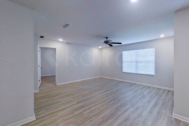 Photo - 132 Swallowtail Ln