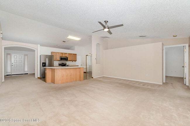 Photo - 787 Seymour Rd NE