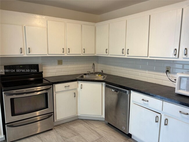 Building Photo - 2750 NE 183rd St Unit 1912