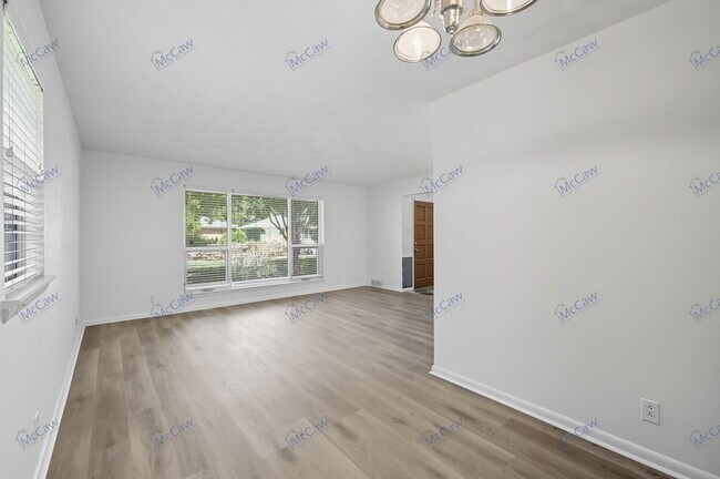 Photo - 705 Scottsdale Dr