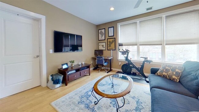 Photo - 1325 Adams St Unidad 202