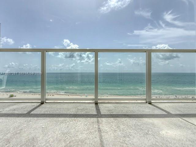 Building Photo - 5701 Collins Ave Unit 1508
