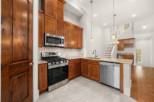 Photo - 2022 Sabine St