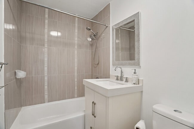 Building Photo - 1111 River Rd Unit G10
