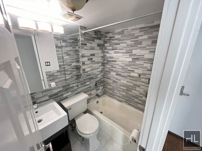 Photo - E 13TH ST. Unidad 16