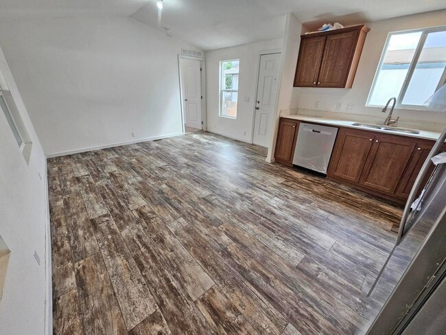 Photo - 1339 Elizabeth St