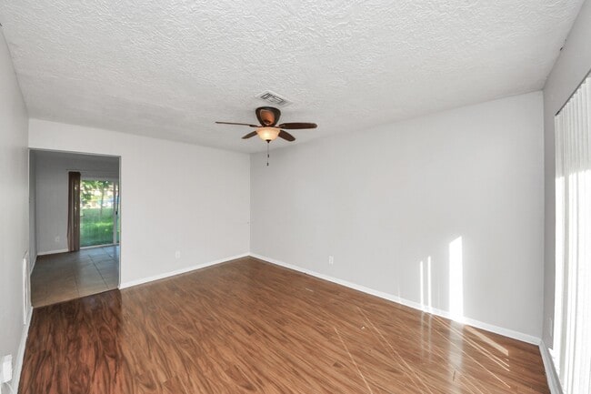 Photo - 12610 Chiswick Rd