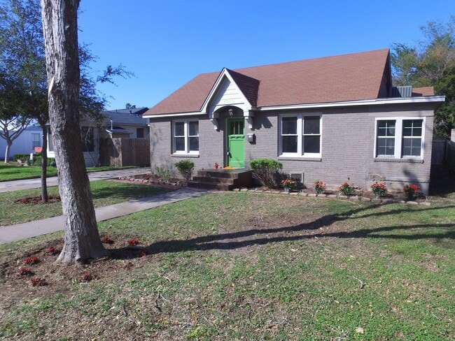 Building Photo - 2Bed/1Bath w/office in Central Mcallen ( Laurel and 10th )