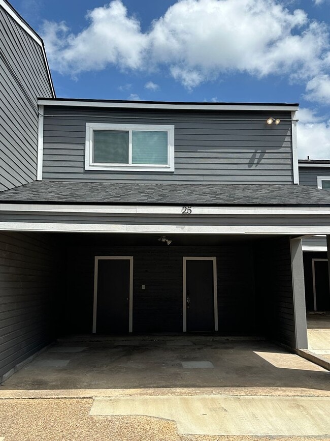 Photo - 1500 Olympia Way