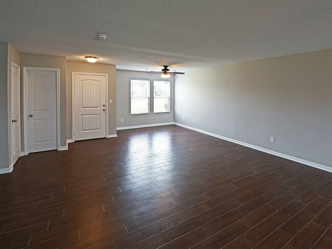 Photo - 3 bedroom 2.5 bath over 2,200 sq feet near Hacks Cross and Shelby Dr