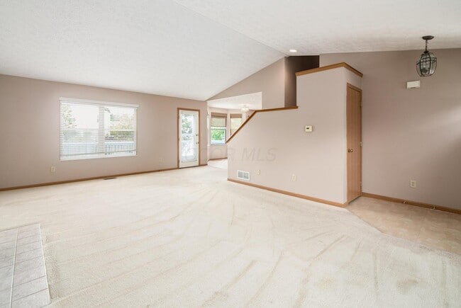 Photo - 645 Thatch St